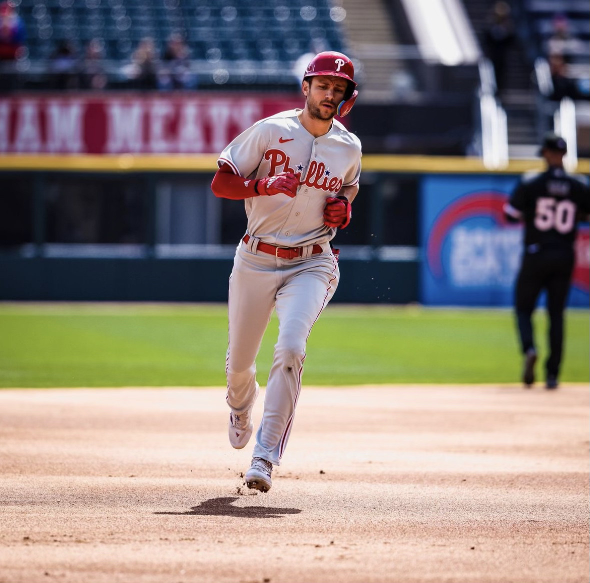 Home runs enable Phillies to end road trip with win over White Sox 