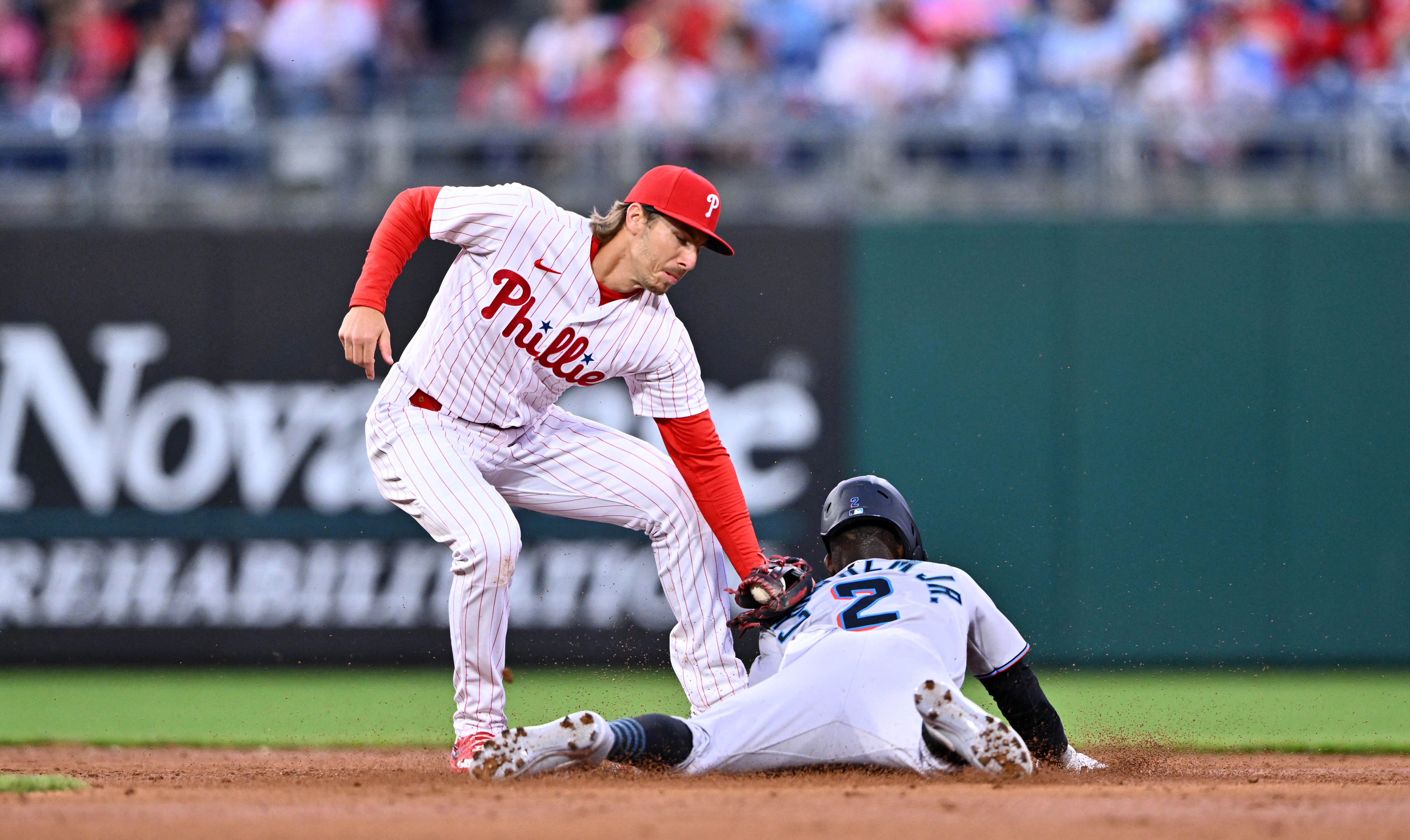 Braves' offense explodes for nine extra-base hits against Marlins